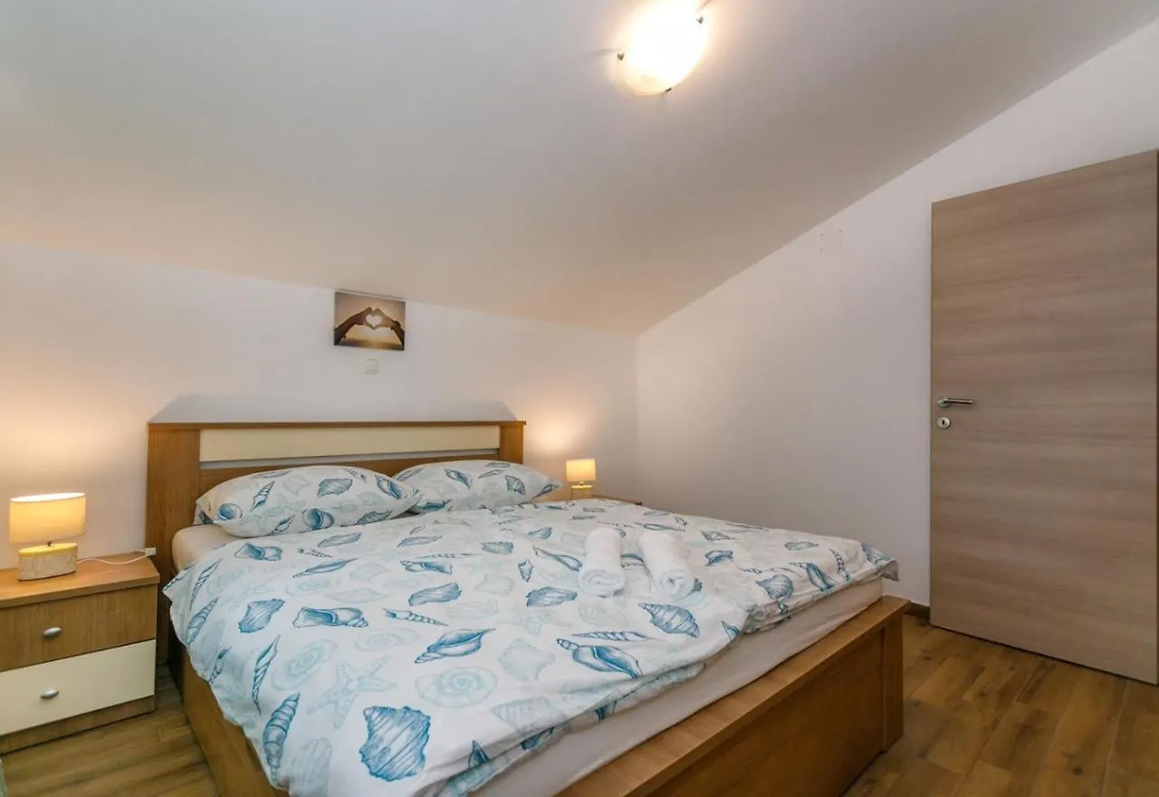 Apartment Mare Malinska
