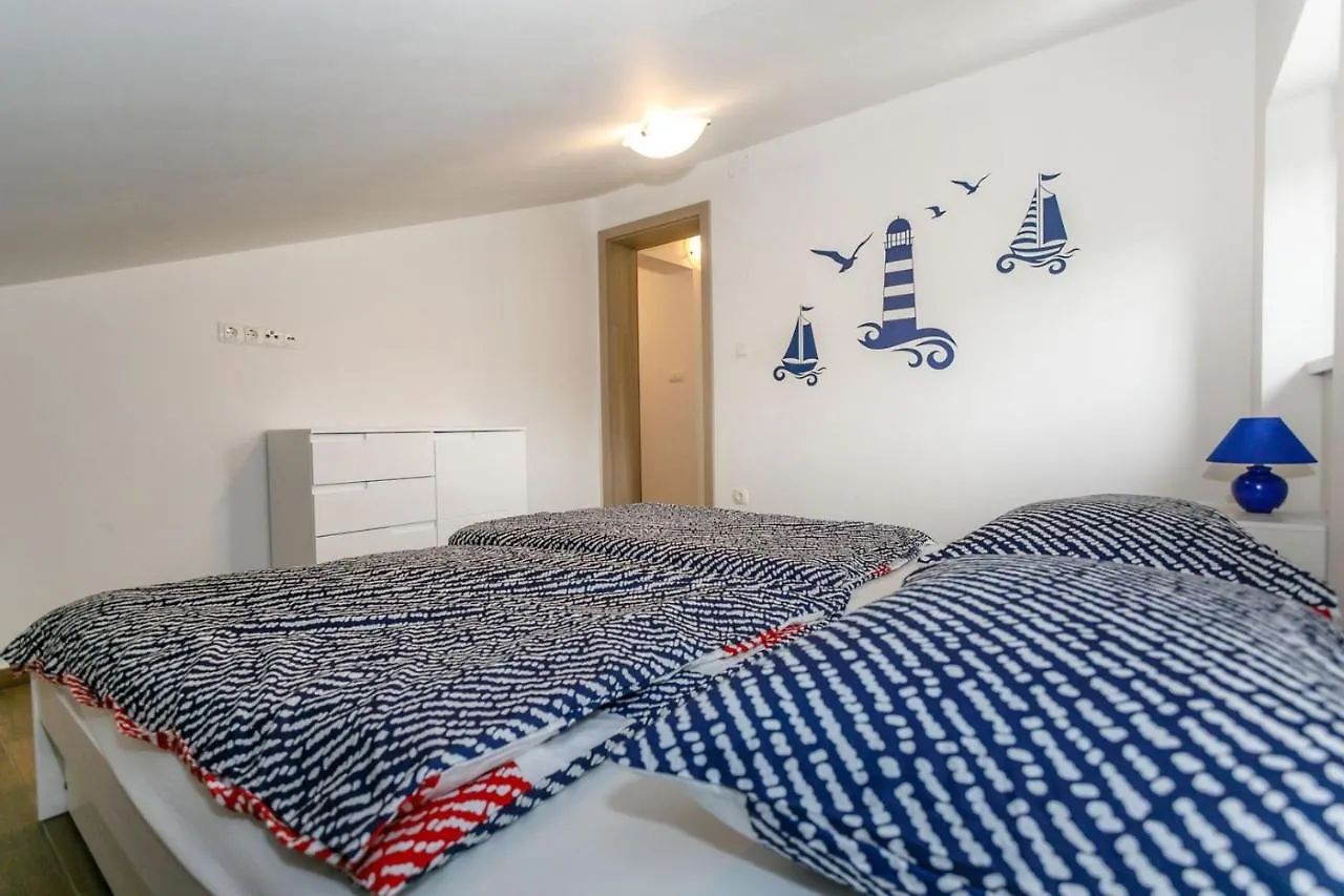 Apartment Mare Malinska 0*,  Croazia