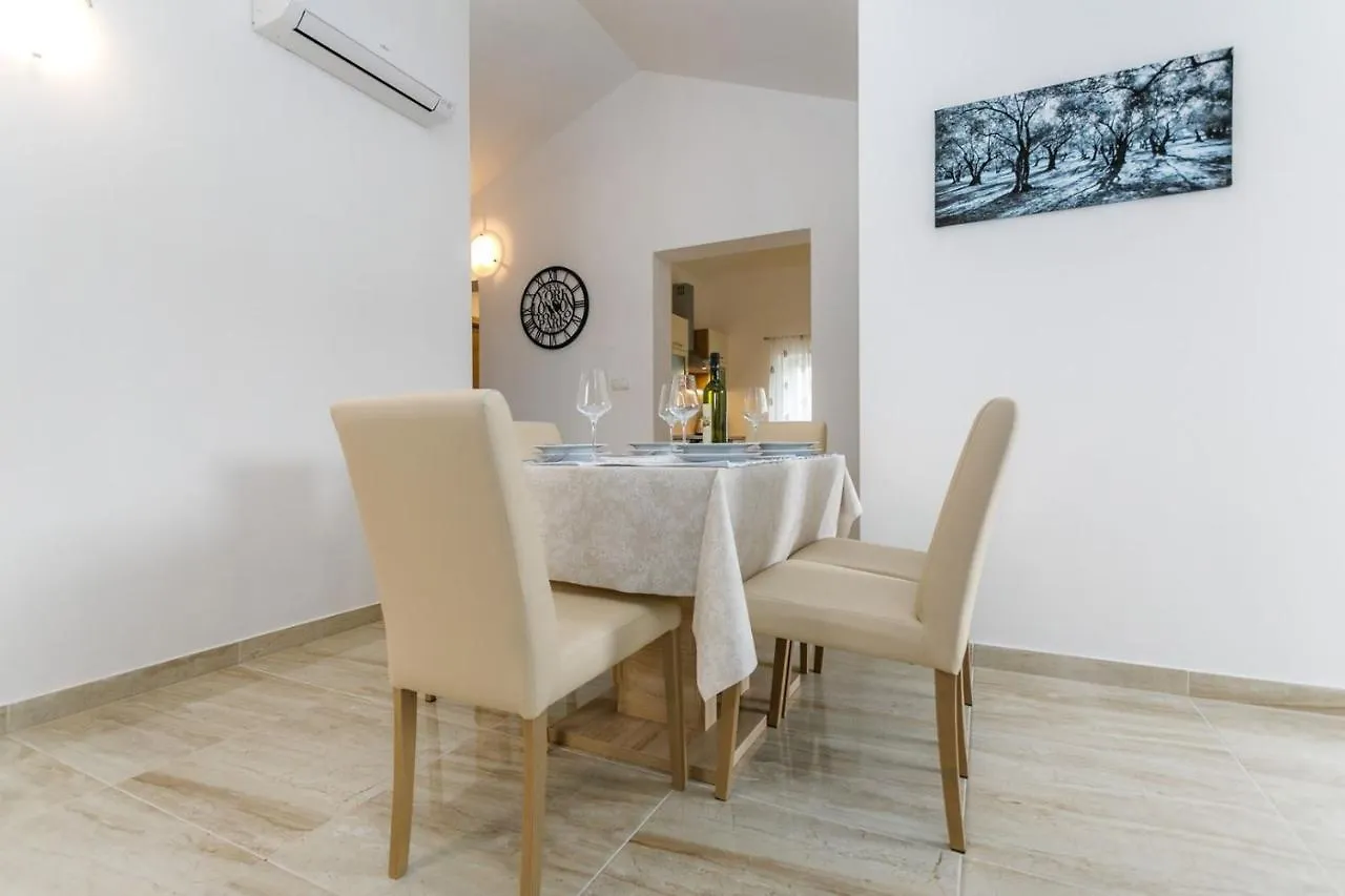 Apartment Mare Malinska